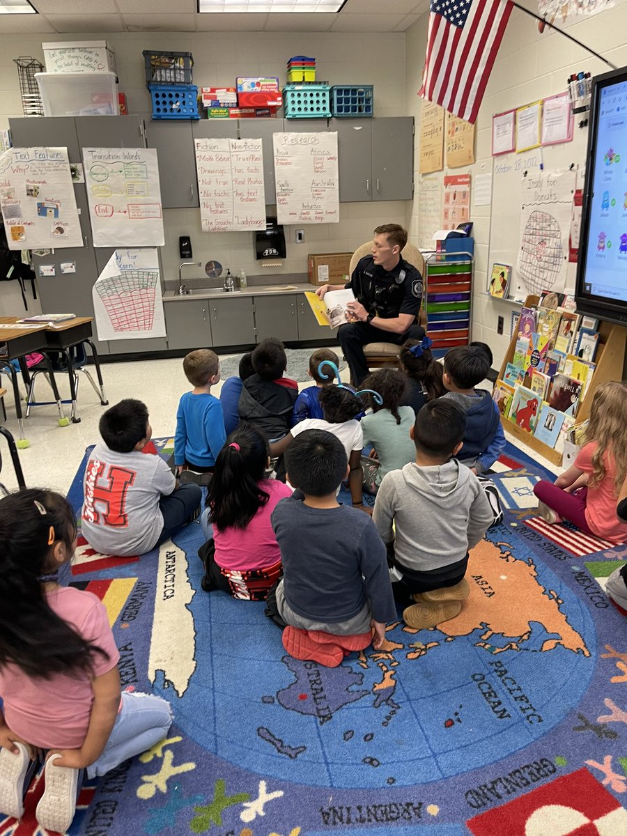 jnbailey7's tweet photo. We loved having Officer Bacon join our class today for a read aloud! Thank you to @CantonPoliceGA for coming out to work with our students today @Hasty_Huskies https://t.co/ble0A59xno
