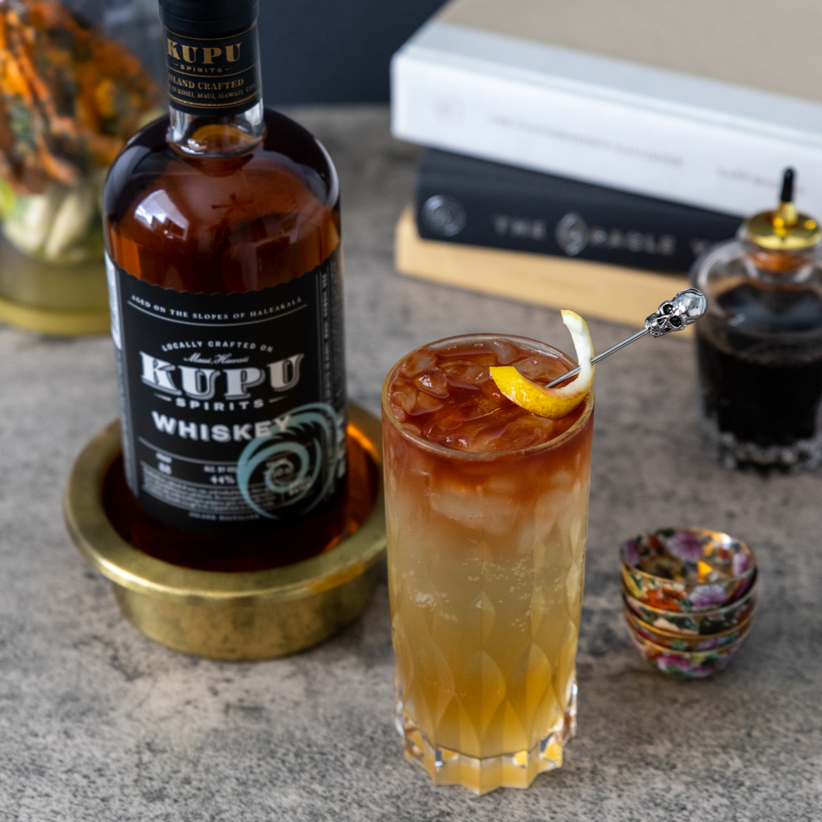 KupuSpirits's tweet photo. 💀 Skeleton Key 🗝️  
1.25oz Kupu Spirits Whiskey
.75oz Elderflower Liqueur
.5oz lemon juice
5oz @mauibrewingco Ginger Beer
8 dashes bitters

Add Whiskey, elderflower liqueur, &amp; lemon juice an ice-filled glass. Top off with ginger beer and garnish with bitters #HalloweenCocktails https://t.co/cybGcm831u