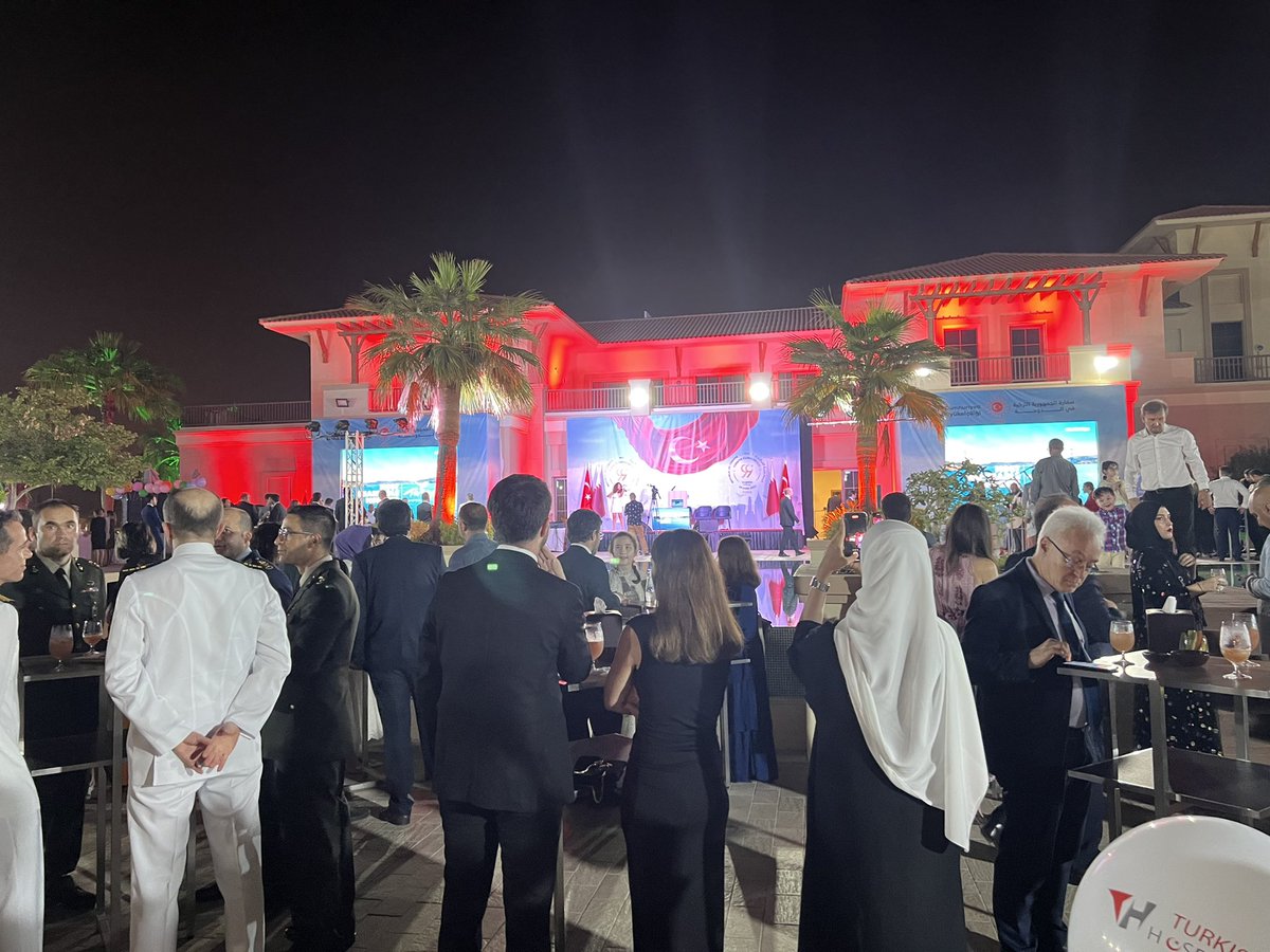 mouradaly's tweet photo. سعداء بتكريم سعادة سفير دولة #تركيا في الدوحة لفريق العمل @ceoeventllc لنجاحهم في تنظيم فعاليات احتفالات عيد الجمهورية على مدار يومين.
#تركيا٩٩ #turkiye99 #قطر https://t.co/rJFwNWlfXi