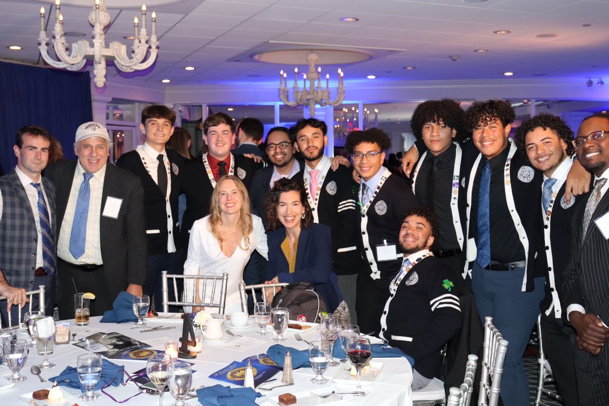 LindsayTillHoyt's tweet photo. Reflecting on last nights President’s Dinner and feeling grateful for the @FordhamNYC #CCEL and #AllHallowsHighSchhol connection, proud of the work we have done thus far, and excited for what’s to come! #learnearnreturn #ypar https://t.co/aYW0h7HXzu