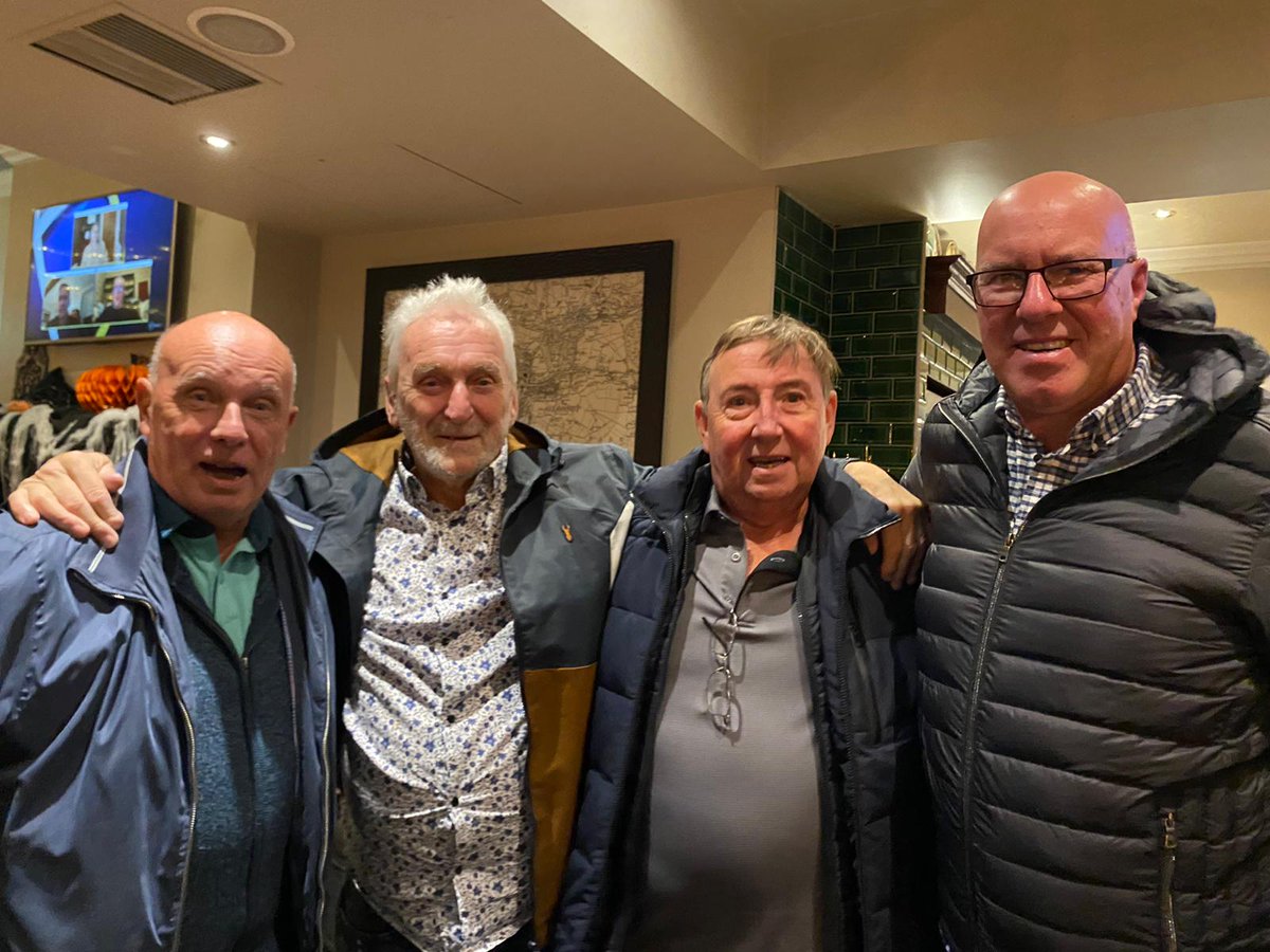 dawsy21's tweet photo. Great afternoon get together with Glossop Bowling Club bowlers this afternoon at The Norfolk Arms, Glossop.
#21up
#crowngreenbowls https://t.co/6UsnTbDI4G
