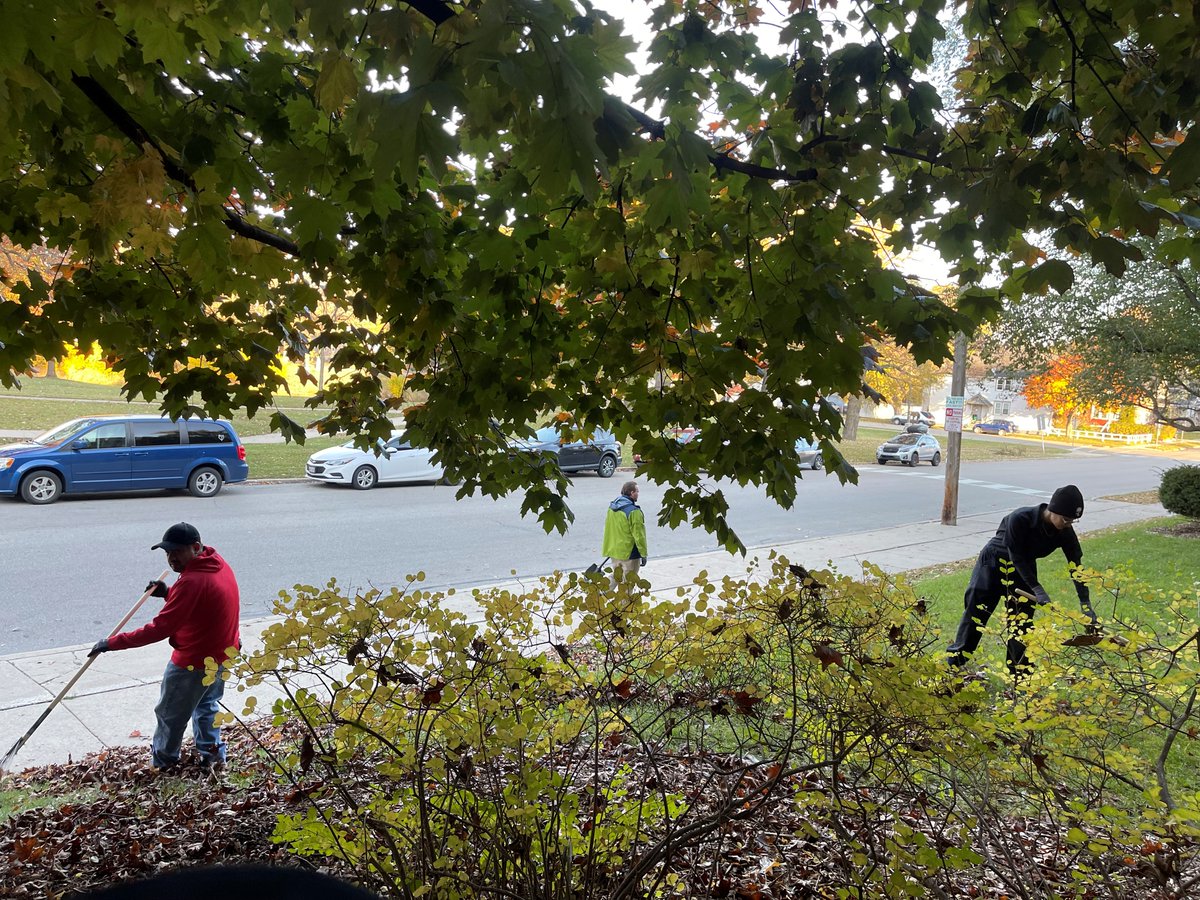 Today, the LMI team did a Fall Cleanup at Lincoln Middle School!

Thank you, Lincoln Middle School for having us! #fallcleanup #community #Kenosha