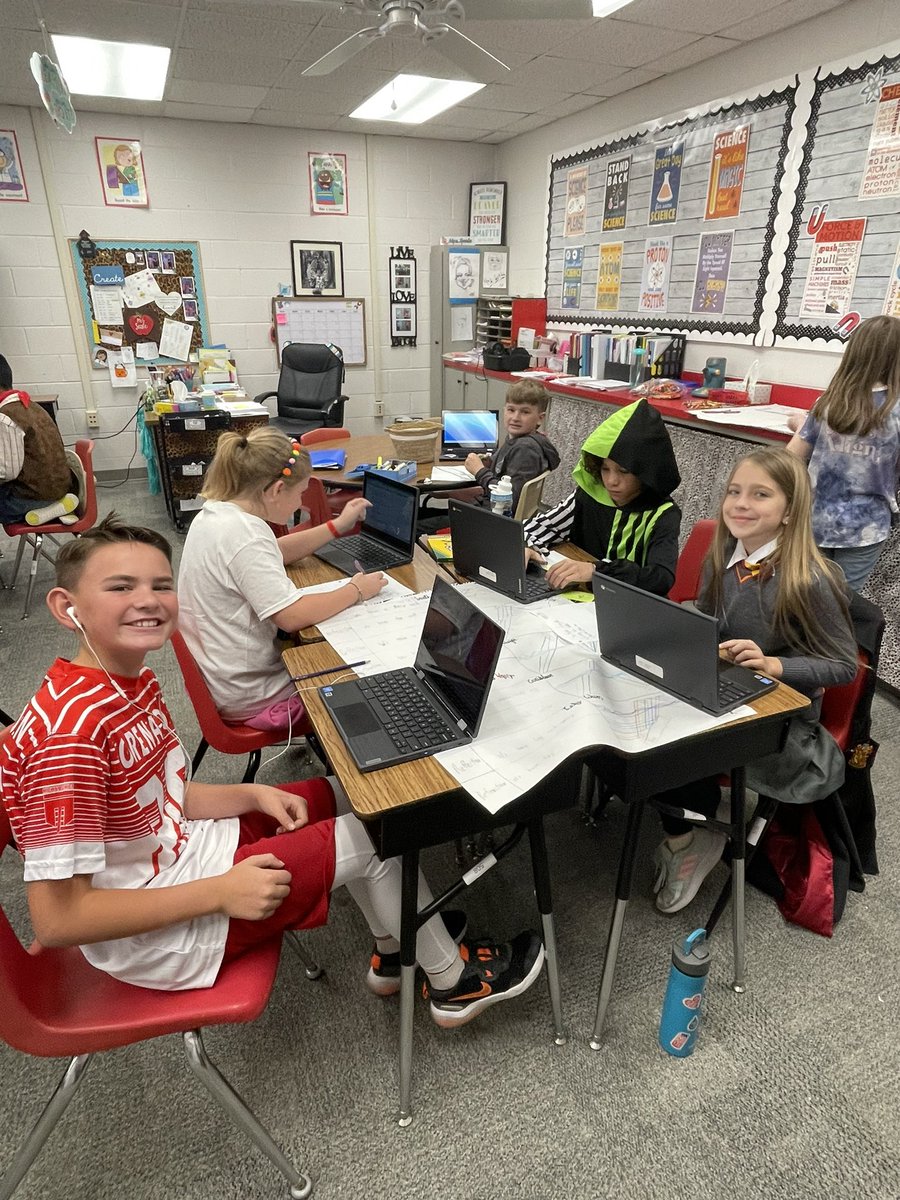 AmberSeale3's tweet photo. 4Cs of technology! Students are working together to creat a laser light show for the grand opening of an aquarium along with a digital presentation of their design of reflection and refraction. #TheLeopardWay #techtrickortreat https://t.co/n9xdCGeoO4