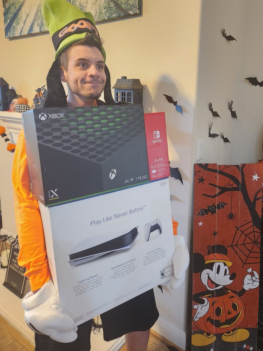 Our 24 hour KINGDOM HEARTS 3 Stream starts today on TWITCH @ 5CT! 

And the Xbox, PS5, Switch Giveaway?

➡️ RT This Tweet
➡️ Be following
➡️ Comment (Maybe Include a past Halloween Costume pic? - Jess's Idea)

Jess is going to pick 3 winners by the end of the stream!
Cya there!