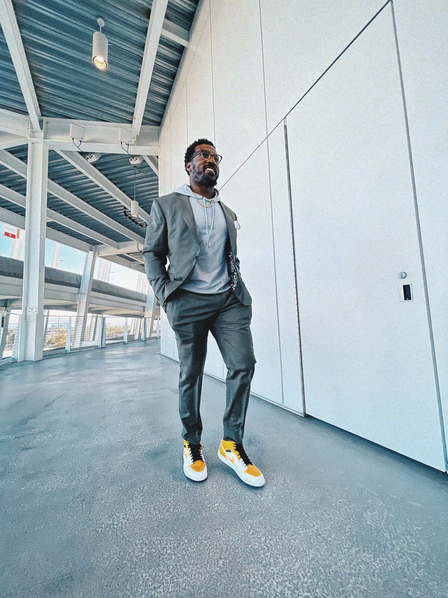PatrickWillis52's tweet photo. Join me this Sunday for Universe52’s 1st Official Watch Party at @watertowerkitchen 

Sign up for Universe52 to get a preview &amp; exclusive access to content, link in bio. 

#bayarea #football #niners #universe52
📸:🤩 https://t.co/DbDE8z8MKr