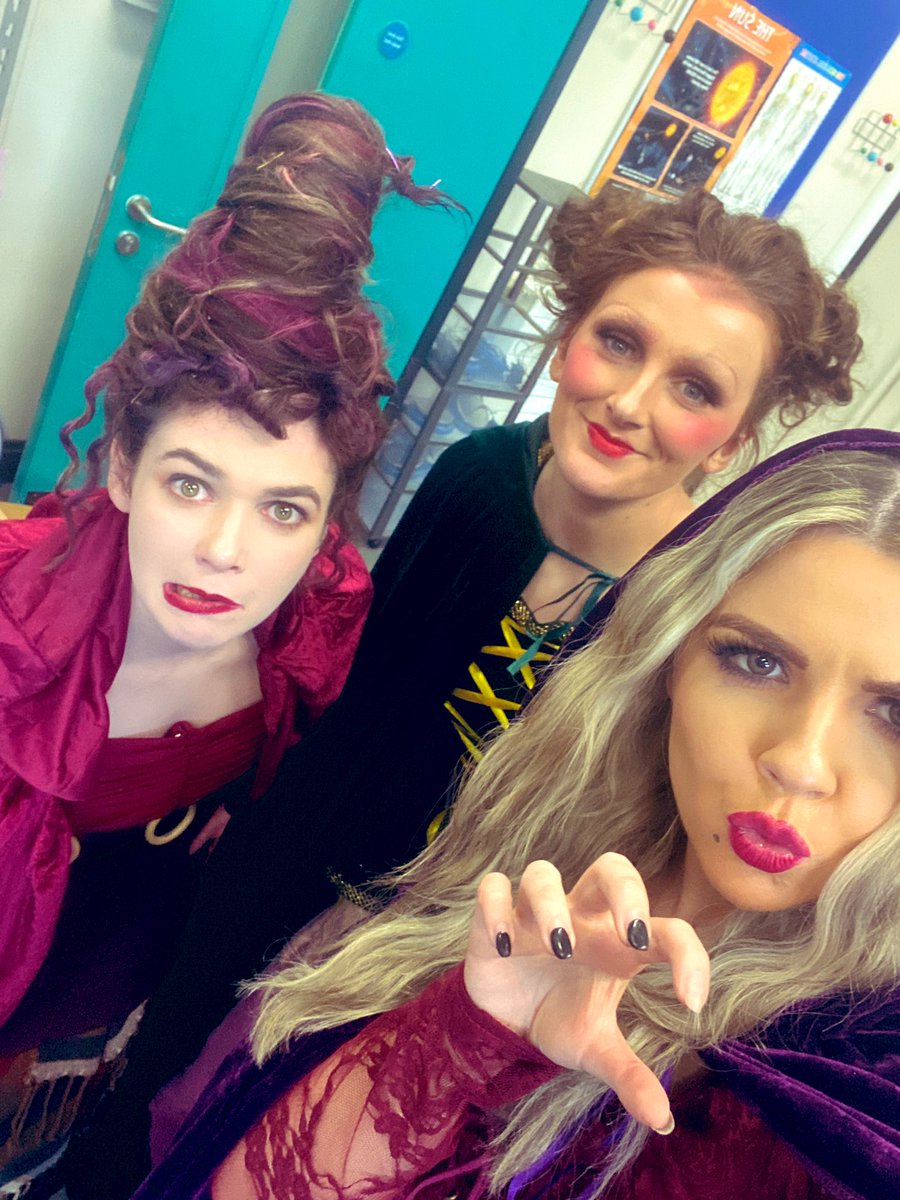 CheallaighMs's tweet photo. Oíche Shamhna #hocuspocus #cbc @ClaregalwayColl https://t.co/z554MzX2fU