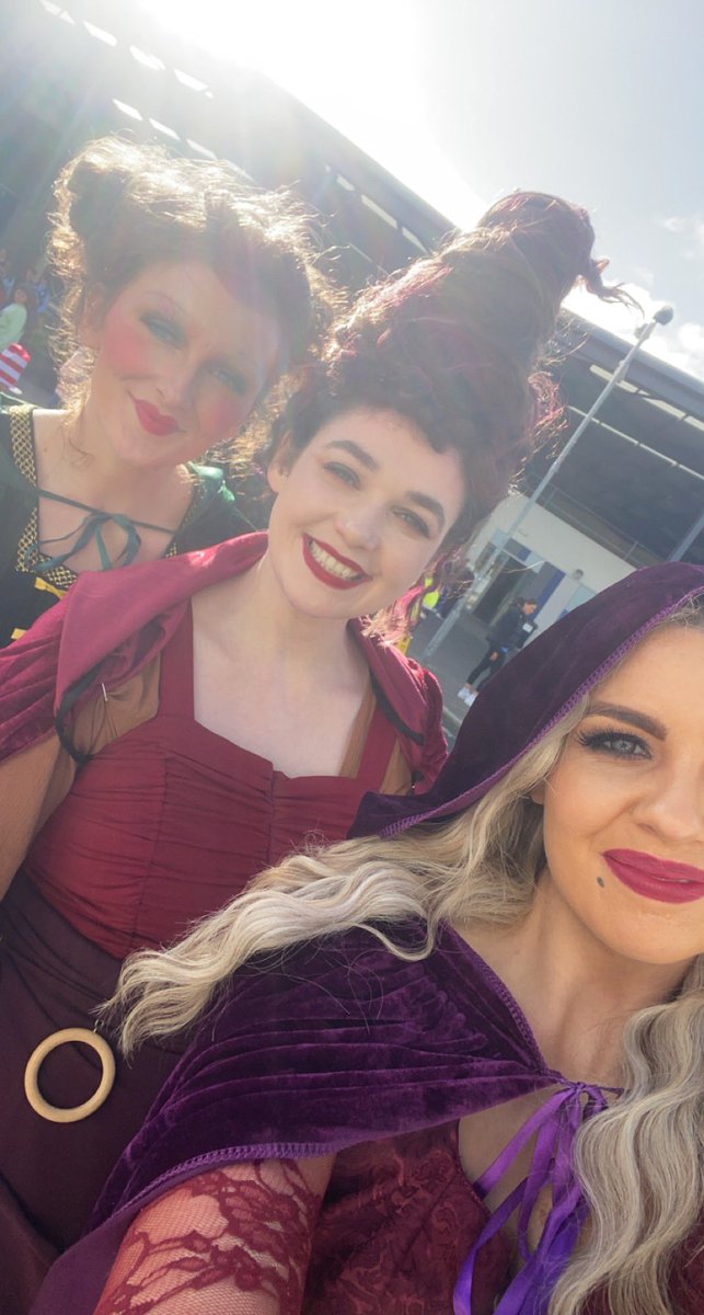 CheallaighMs's tweet photo. Oíche Shamhna #hocuspocus #cbc @ClaregalwayColl https://t.co/z554MzX2fU