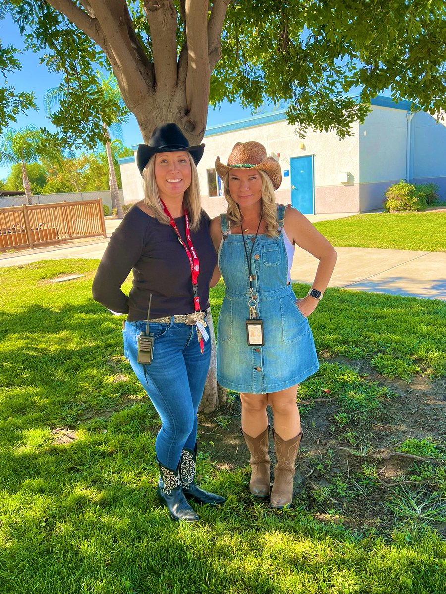 Mrs. Childers and Ms. Longoria are ready to giddy up to good choices for Red Ribbon week! 🤠@Columbia_VVUSD @MichelleChilde3 #RedRibbonWeek2022