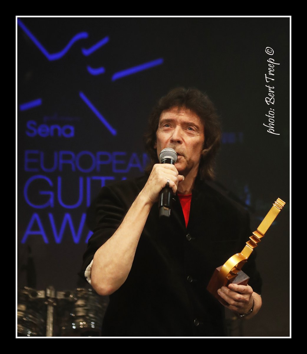 SENA European Guitar Award 27-10-2022 @GebouwT 7) uitreiking award Steve Hackett