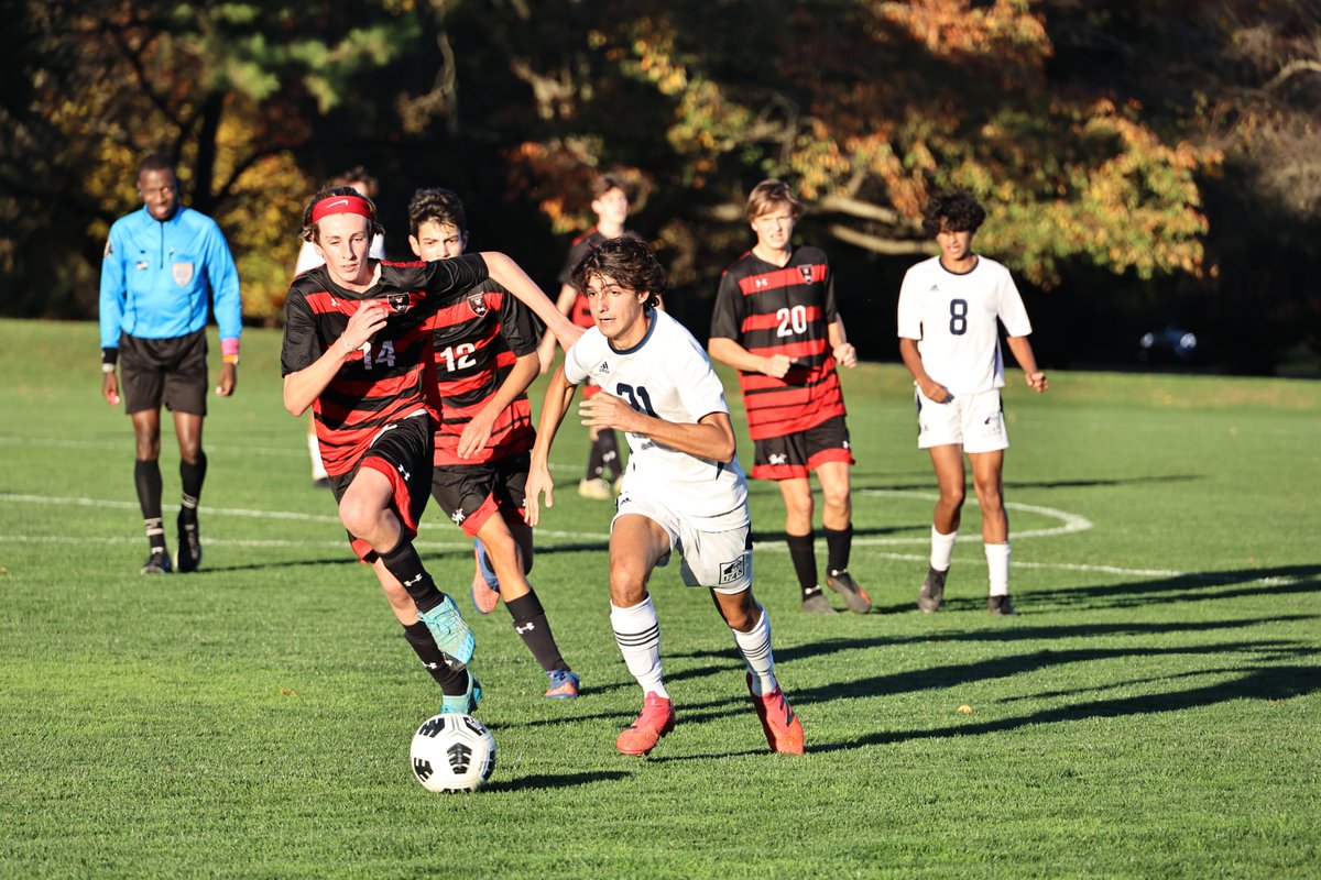 5-1 victory for boys' soccer over St. Andrew's yesterday! Kato Connor ’25 led the way with 3 goals while Alessio Cristanetti-Walker ‘23 and Zac Antao ’24 each added 1. Cristanetti-Walker, Chaz Manolakos ’23, and Rohan Mandayam ’23 all handed out assists. Go Blue!