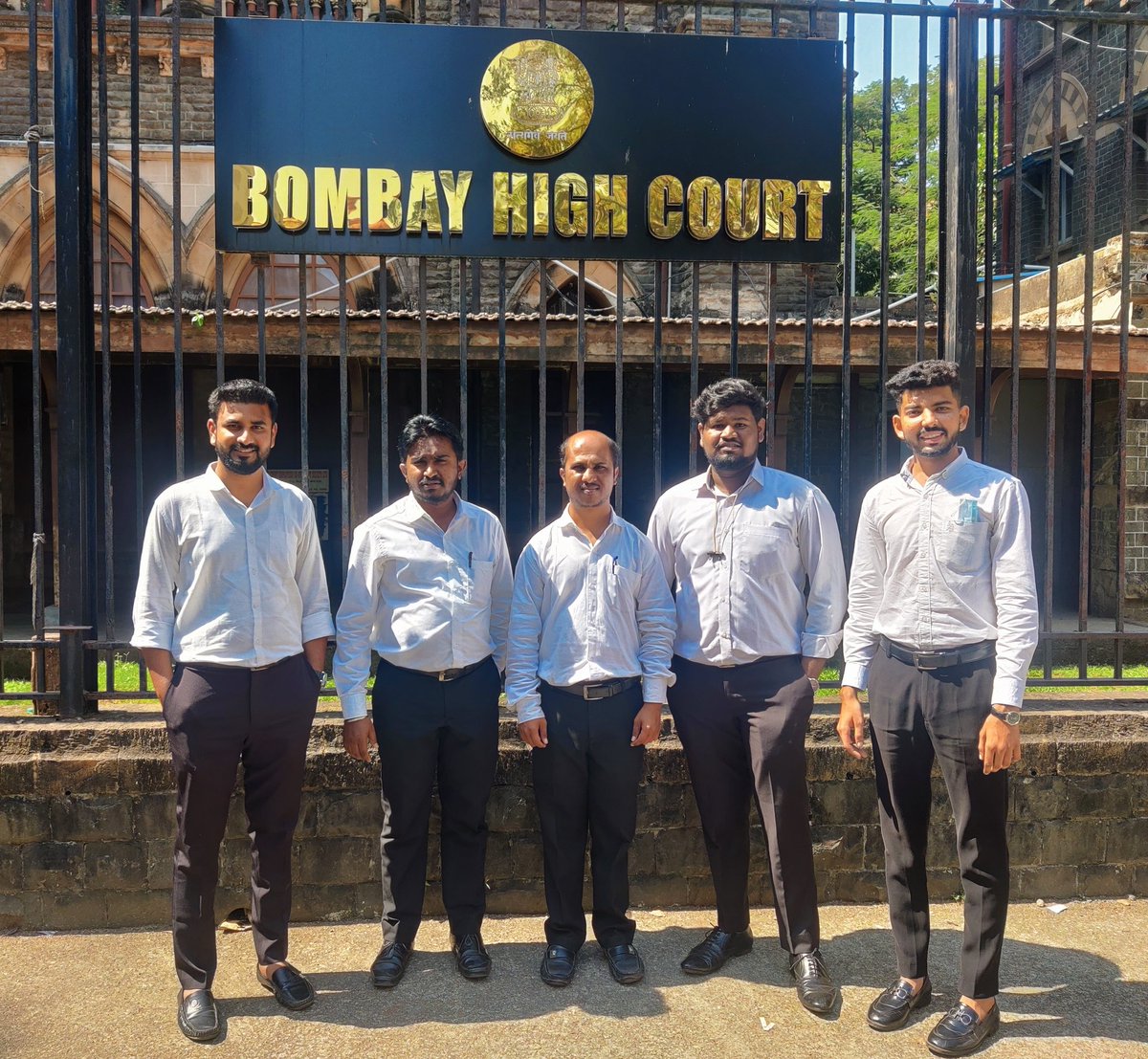 mi_Rahul_Salvi's tweet photo. Today at BOMBAY HIGH COURT 👩⚖️🏰
#mumbai #BombayHighCourt #mumbai_city_of_dream's
#मुंबईउच्चन्यायालय #HCBombay #HighCourt #bombay #advocate #VacationBench #HC_Bench #Lawyer https://t.co/oeDtaloeqy