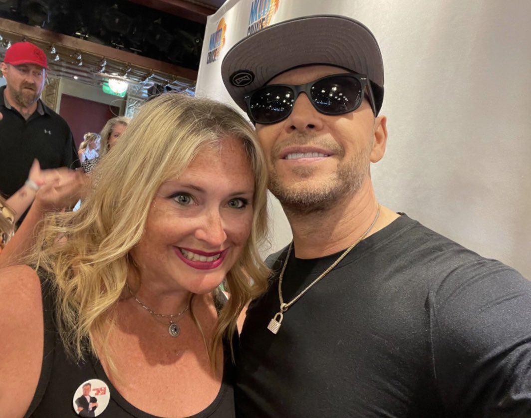 Only1Sable's tweet image. This man, he never stops! Never stops loving his fans, never stops the party, or being thankful for this crazy Blockhead love we all share-having the time of our lives at concerts &amp;amp; on the cruise "If you don't know what this is about, you're missing the #&amp;amp;$@ out" @DonnieWahlberg