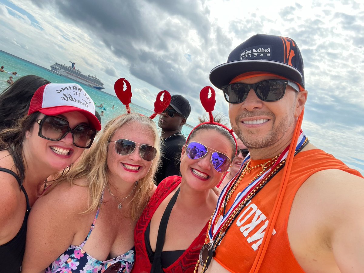 Only1Sable's tweet image. This man, he never stops! Never stops loving his fans, never stops the party, or being thankful for this crazy Blockhead love we all share-having the time of our lives at concerts &amp;amp; on the cruise "If you don't know what this is about, you're missing the #&amp;amp;$@ out" @DonnieWahlberg