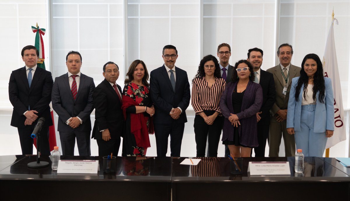 Benjamin_Hdez_'s tweet photo. En representación del Gobernador @alejandromurat, Presidente de la @CONAGO_oficial, asistí a la Cuarta Sesión Ordinaria del Consejo de Coordinación para la implementación de la reforma al Sistema de Justicia Laboral, en la que analizamos los avances a nivel nacional. https://t.co/rArDy8x64m
