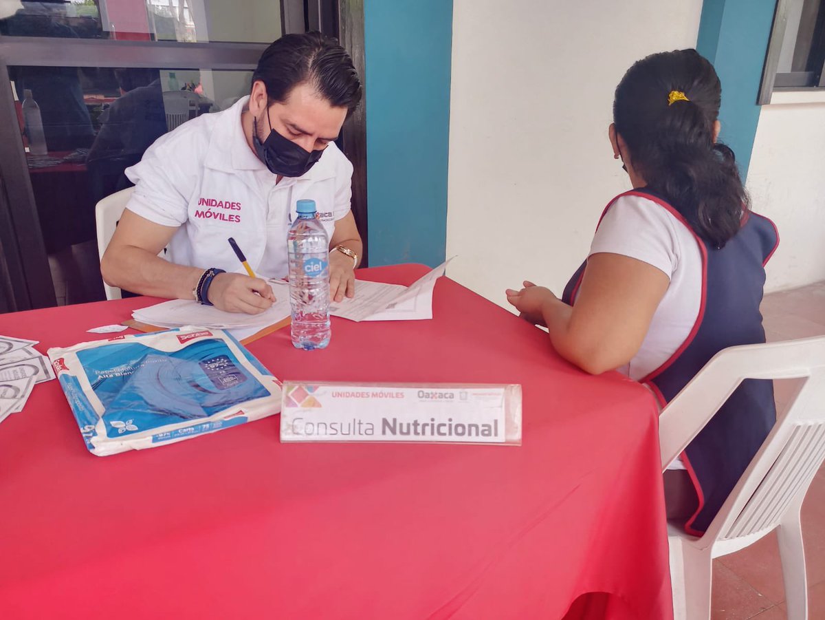 Complacidos por el recibimiento de los pobladores en el mpio. del El Espinal, perteneciente al distrito de Juchitán, damos inicio a esta jornada de salud junto con su autoridad municipal para brindar atenciones gratuitas en el ramo y otorgar medicamentos a quienes lo necesiten.