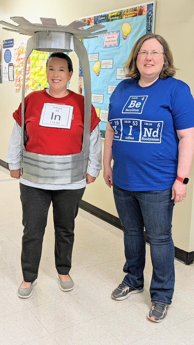 DenaVDB's tweet photo. One of our favorite days of the year! Our @Clarkshaweagles 8th graders dress up as their assigned element from the periodic table and give presentations in science classes! #ScienceStrong #CSMStem #SOARtoexcellenceatCSM @MobilePublicSch @mrsmayClark @DrMelodyTucker https://t.co/s8AFPmHoFP