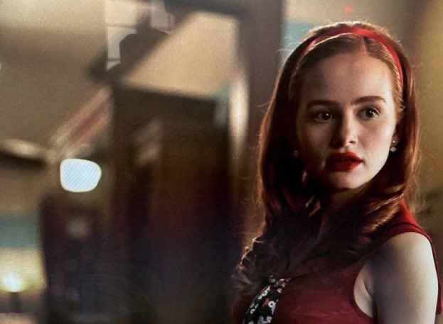 BRO IMAGINE IF SHE’S NOT LOOKING AT TONI HERE I’M GONNA BE SO EMBARRASSED