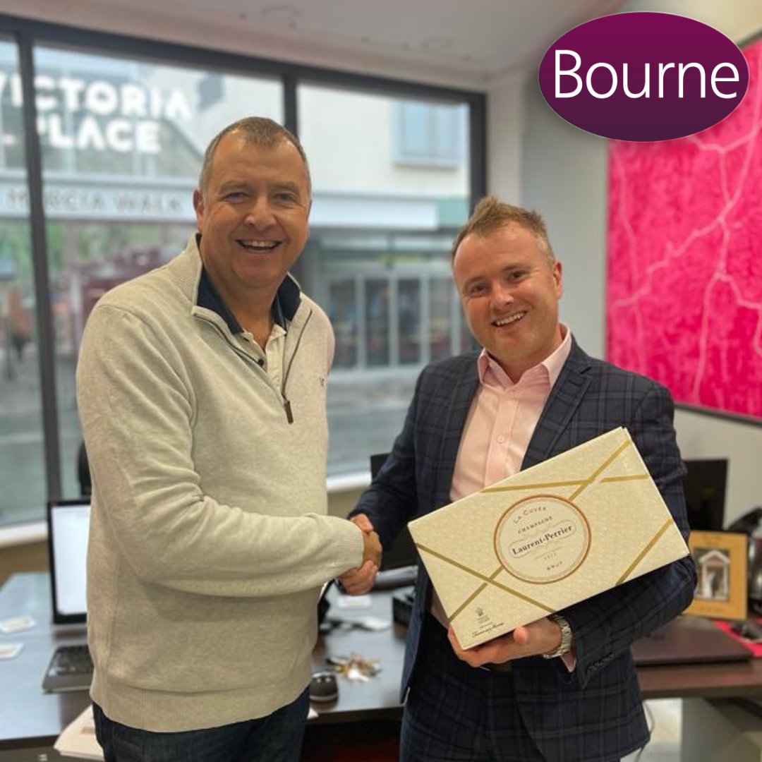 BourneAgents's tweet photo. 😀👍 Well done Andy!

🍾 This very happy seller and buyer popped into the office with some champagne as a Thank You!

🏡 Are you looking to sell or rent your home?

Contact your local Bourne office today or visit https://t.co/u1YGMGzlSJ

#HappyCustomer #UKproperty #Woking #Surrey https://t.co/Ajxo9G6Tfh