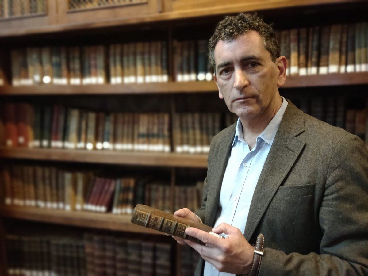 MAYORGA, PRÍNCIPE DE LAS LETRAS
Mañana en "Informe Semanal", TVE-1, 21,30, nos acercamos a Juan Mayorga, el mejor autor teatral español del siglo XXI, una persona sorprendente en su sencillez y su inteligencia preclara. Matemático y filósofo, Mayorga es un libro siempre abierto.