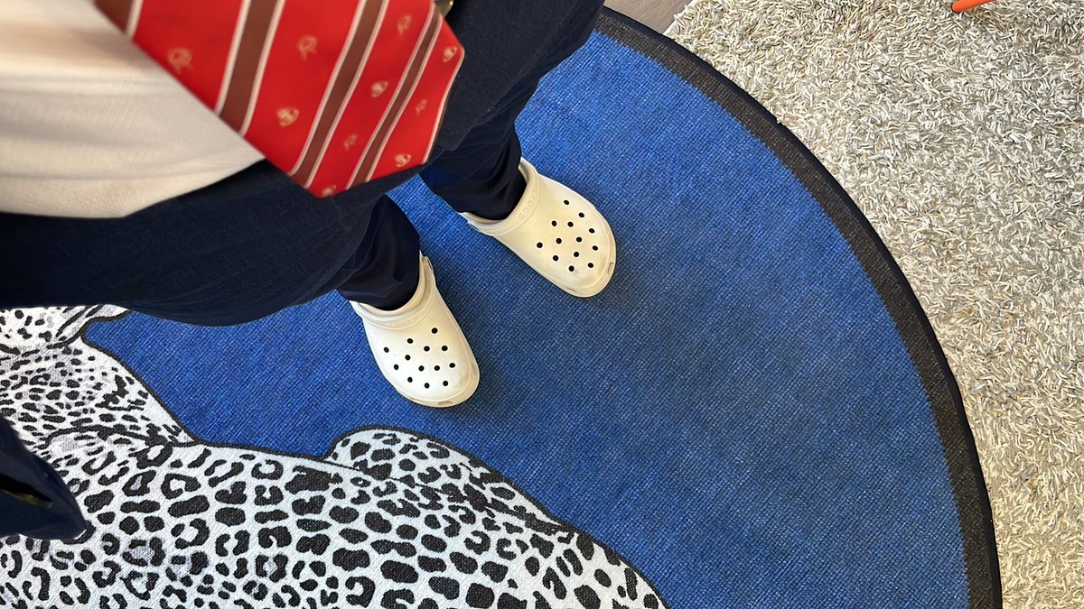 First interview ✅

There’s definitely some pros and cons about the virtual interviews but loving the mix&amp;match footwear it enables for sure!! 😆 #Physiatry #Match2023 #crocs
