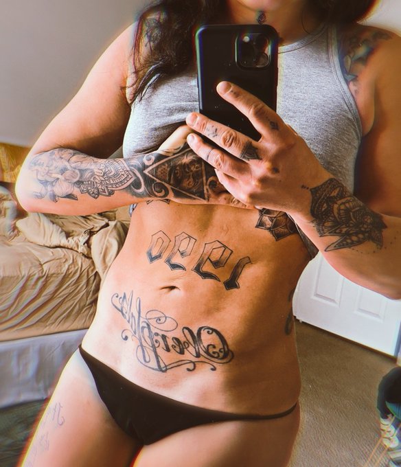 In three weeks I&rsquo;ll eat whatever I want 🙌😭 #invictafc50 https://t.co/hnWQTaXMnS<a href="/tag/invictafc50"class="tags">#invictafc50</a>
