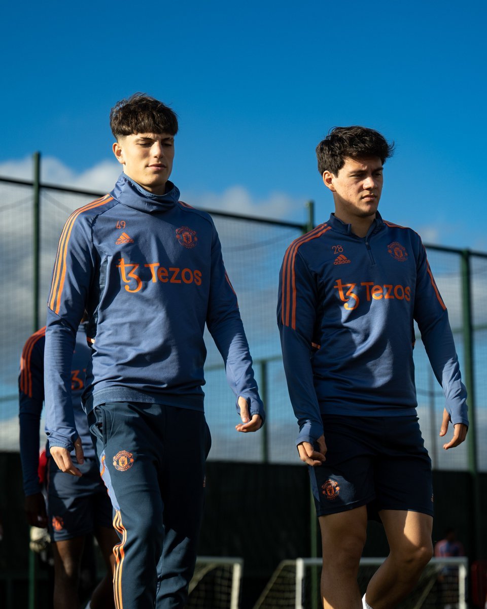 ⭐ Future stars on the wings. #mufc