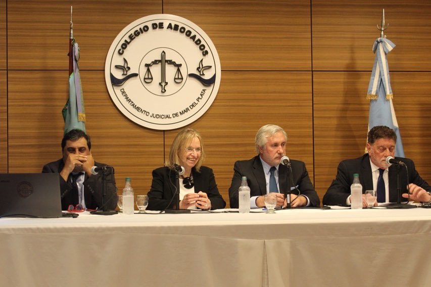CA_MDP's tweet photo. Hoy se realizó en la sede del #CAMDP la Jornada "La Justicia Administrativa en la Pcia. de Bs As: hacia los 20 años de la puesta en marcha del Fuero Contencioso Administrativo. Pasado, presente y futuro".
Agradecemos la presencia del Intendente de nuestra ciudad @gmontenegro_ok https://t.co/BhqN7waaGG