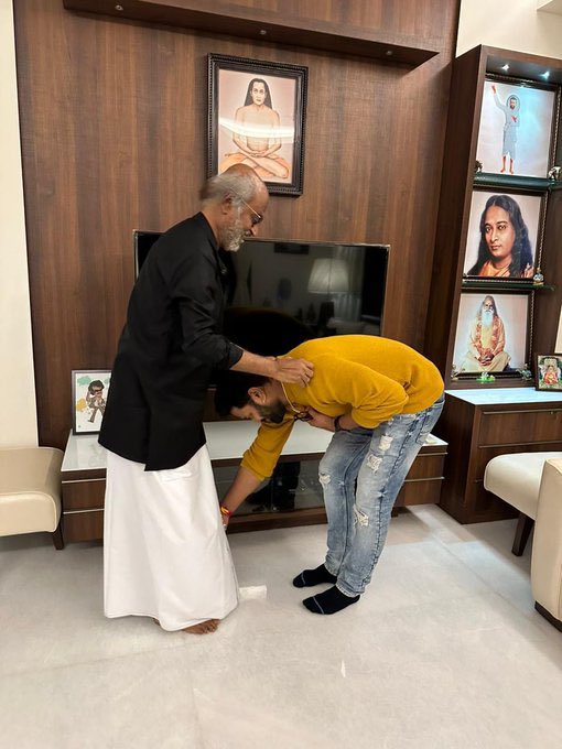 A meaningful life is about being real, being humble, being able to share ourselves and touch the lives of others. 
One & The Only One @rajinikanth @shetty_rishab❤️ 🙏🏻

#Kantara #DivineBlockbusterKantara