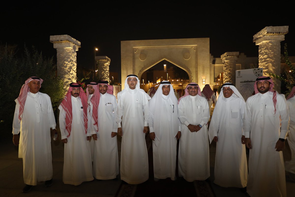 AlmMjls's tweet photo. كرمت #أمانة_الأحساء م. أحمد المعيويد بمناسبة تقاعده من عمله وأسرة المعيويد تتمنى له حياة سعيده في حياته القادمه . https://t.co/ztdsc51BpR