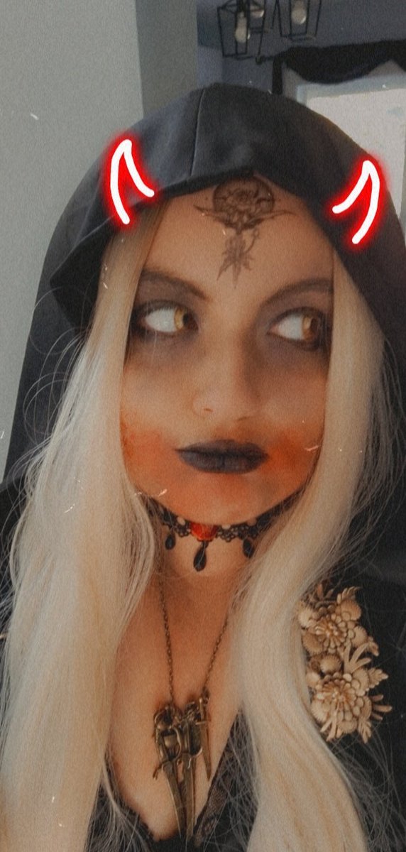 smithsgroves's tweet image. at #halcon2022 looking for manthings!!