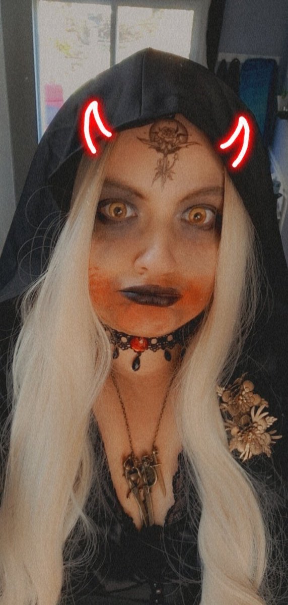 smithsgroves's tweet image. at #halcon2022 looking for manthings!!