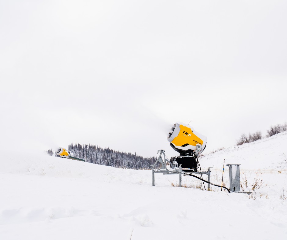 PCski's tweet photo. Taking cues from the recent storms snowmaking is in full swing on the mountain. Drop a 🙌  for Lucas, one of our lead snowmakers who is hard at work with the entire snowmaking team getting Mountain Village and Canyons Village ready for YOU on November 18. https://t.co/JwMvVEpug3