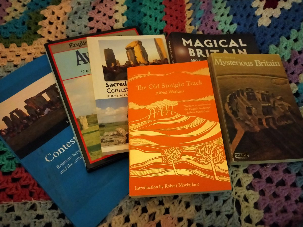 mossgoblingrrl's tweet photo. Another party hard Friday night as a doctoral student. Last minute refresher for the very exciting @CuratingMagic tomorrow! https://t.co/5YTQBRfbzo