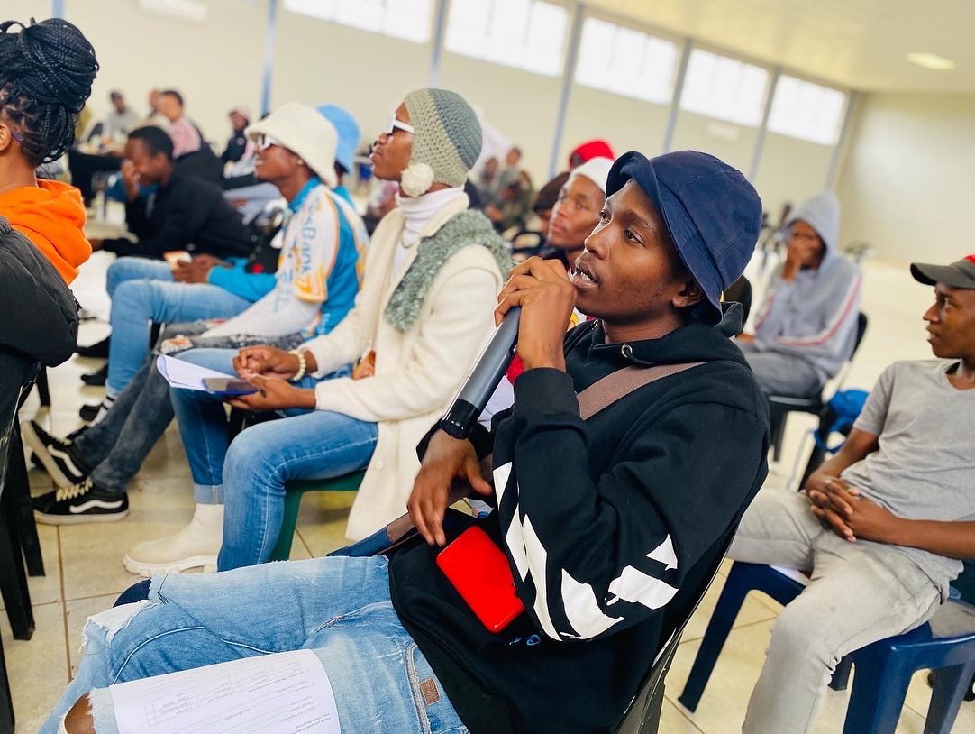 TheLevelContent's tweet photo. The Music Creatives Workshop Attendees participating in a Q&A
#TMCW2022 #WorldClassSocials @RedamancyStudio @music_creatives https://t.co/ro8p8cUF0G
