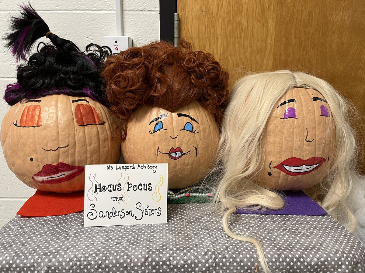 MsLoeperSLMS's tweet image. One of our favorite days of the year… Pumpkin decorating in Advisory!