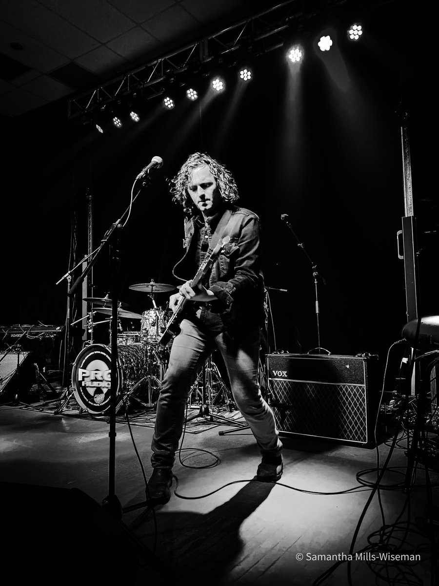 SMillsWiseman's tweet photo. Mark Bragg and band blowing us away with their high-energy performance at @_MusicNL_ Week’s Export Showcase at The Palace in the @CornerBrook! Love it! @NLLiveEvents
#NLLiveEvents #MusicNLWeek #MusicWeek2022 https://t.co/DvDi2CPk2i