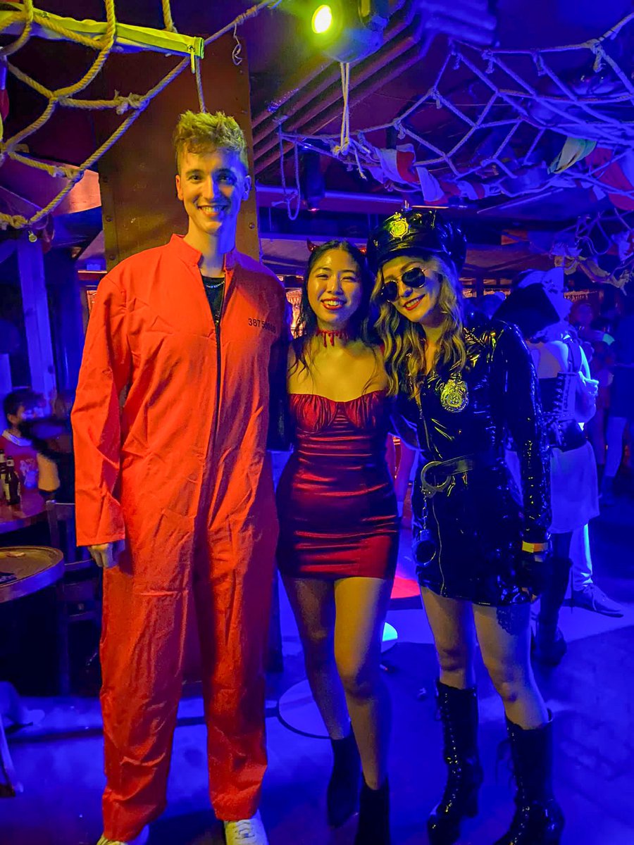 sleepypuffy's tweet photo. Handcuffed so many people last night 😜 https://t.co/lJoiIE31qq