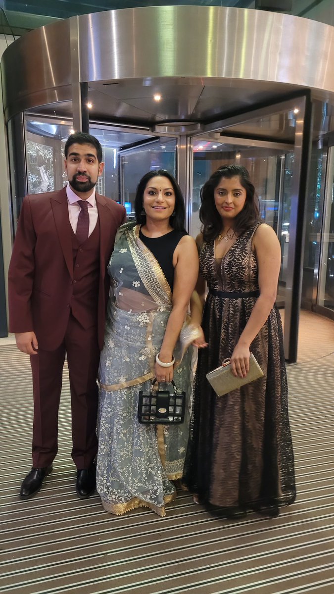 OldhamColiseum's tweet photo. We've arrived at the @asianmediaaward where #LoveNStuff is up for Best Stage Production. Wish us luck!
@gitikabuttoo @Komalamee @MaanuvT https://t.co/B1HJMC5uYh