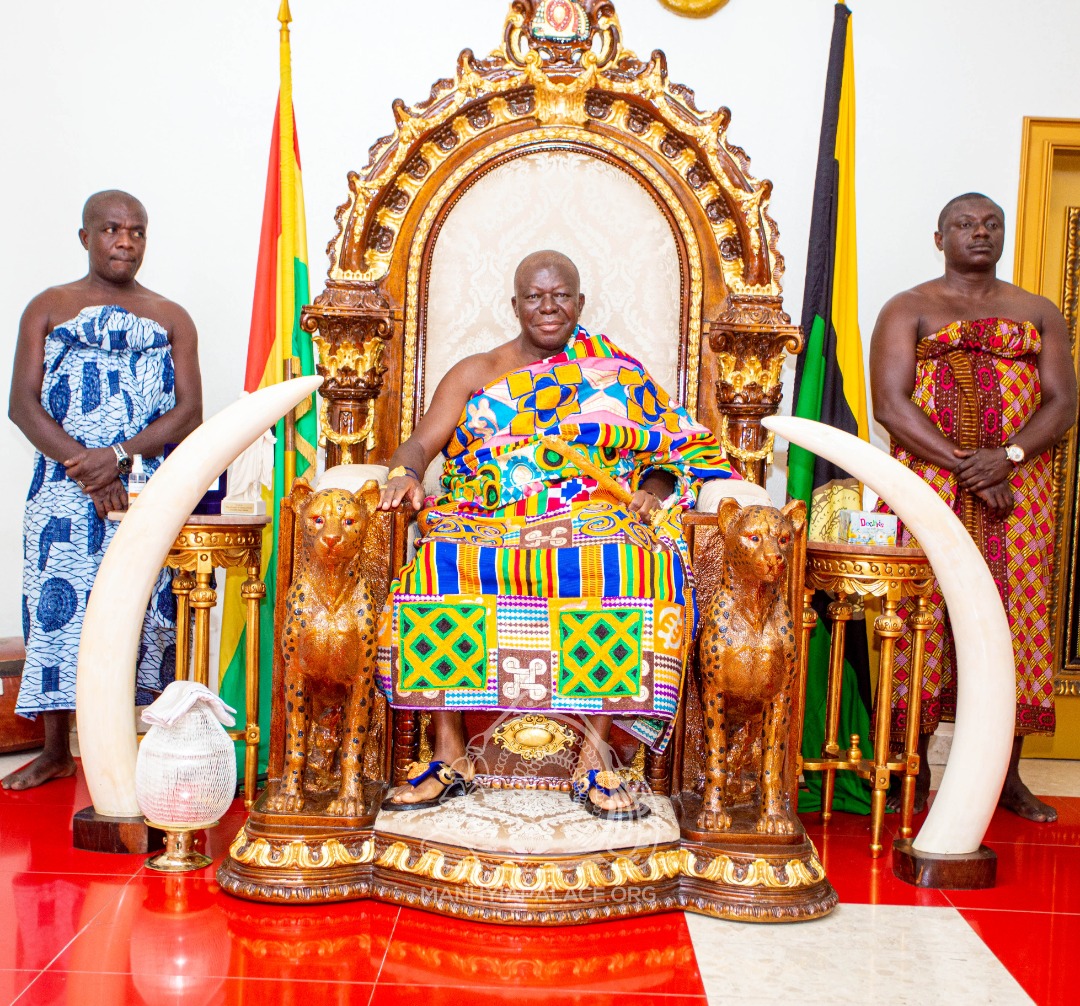 NSMQGhana's tweet photo. The #NSMQ2022 Champions from PRESEC - Legon paid a courtesy visit to His Majesty Asantehene Otumfuo Osei Tutu II earlier today.

📸: Manhyia Palace

#Primetime https://t.co/h0aO8GIPlu