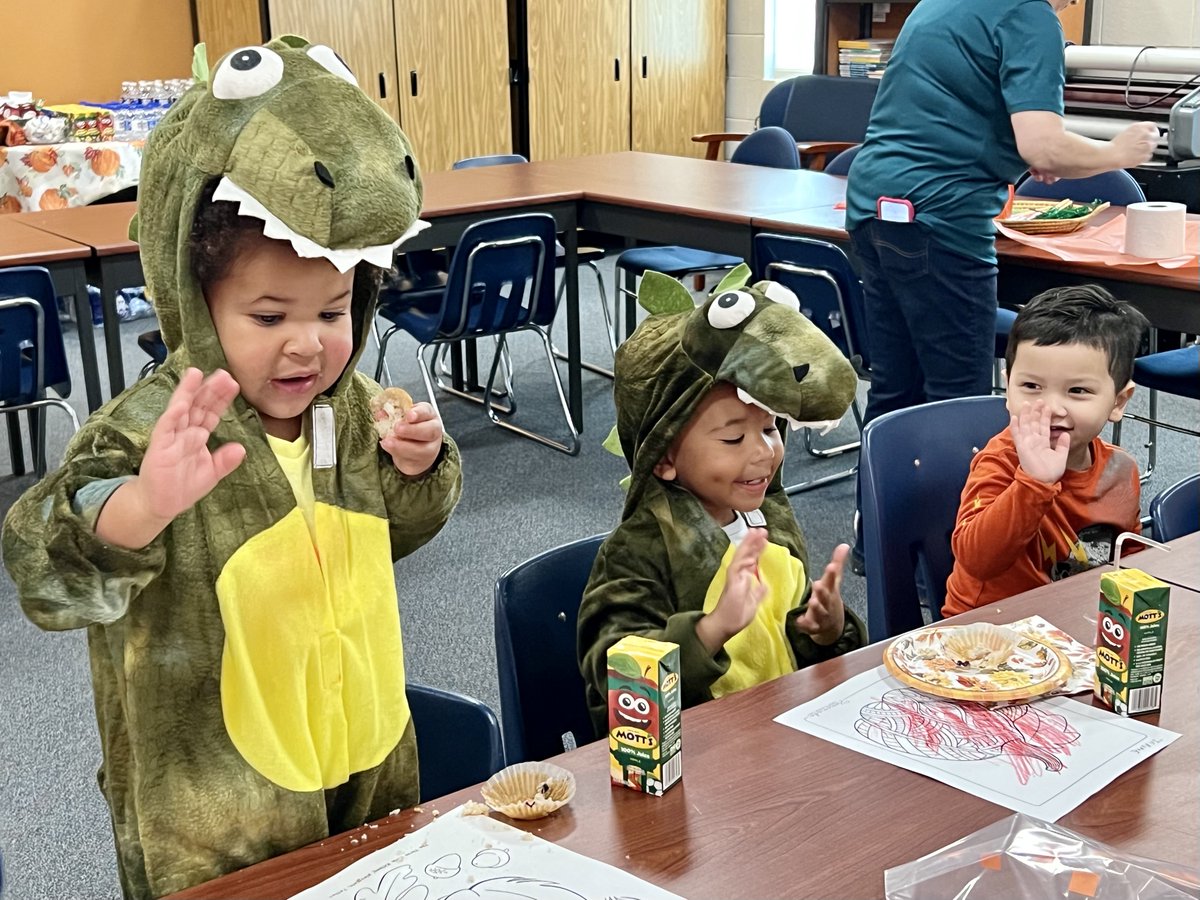 SCSPRC's tweet photo. We're having a blast during our Open House today! We'll be here until 6pm this evening, so stop by for delicious goodies, some free books and crafts, and a cup of hot cider, hot chocolate, tea or coffee! ROVER will be here until 3pm. @SpotsySchools https://t.co/y91CRwc3nz