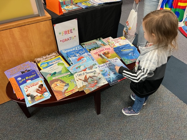 SCSPRC's tweet photo. We're having a blast during our Open House today! We'll be here until 6pm this evening, so stop by for delicious goodies, some free books and crafts, and a cup of hot cider, hot chocolate, tea or coffee! ROVER will be here until 3pm. @SpotsySchools https://t.co/y91CRwc3nz