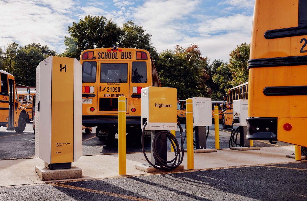 HighlandFleets's tweet photo. If you didn’t win funding in Round 1 of the @EPA's #CleanSchoolBusProgram, we can guarantee you an electric school bus project in the 2023-24 school year. To learn more about how districts with 50+ buses can benefit from our Guaranteed Pilot, contact us: info@highlandfleets.com. https://t.co/fOvrBaDLJg