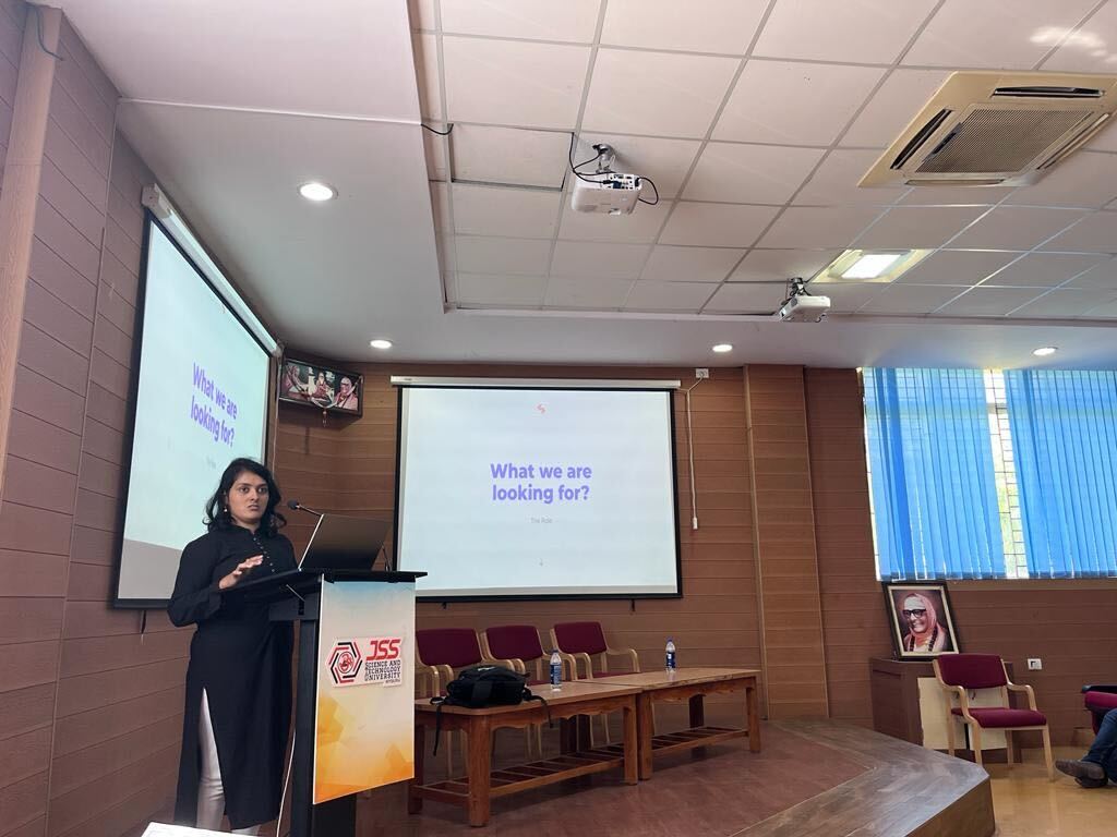 Contentstack's tweet image. Our team traveled to college campuses across #India to speak directly with the future of our industry.  📚 During these visits, we offered the students a pre-placement exam where multiple #interviews were given and even a few internships were offered. 🙌 #LifeAtContentstack