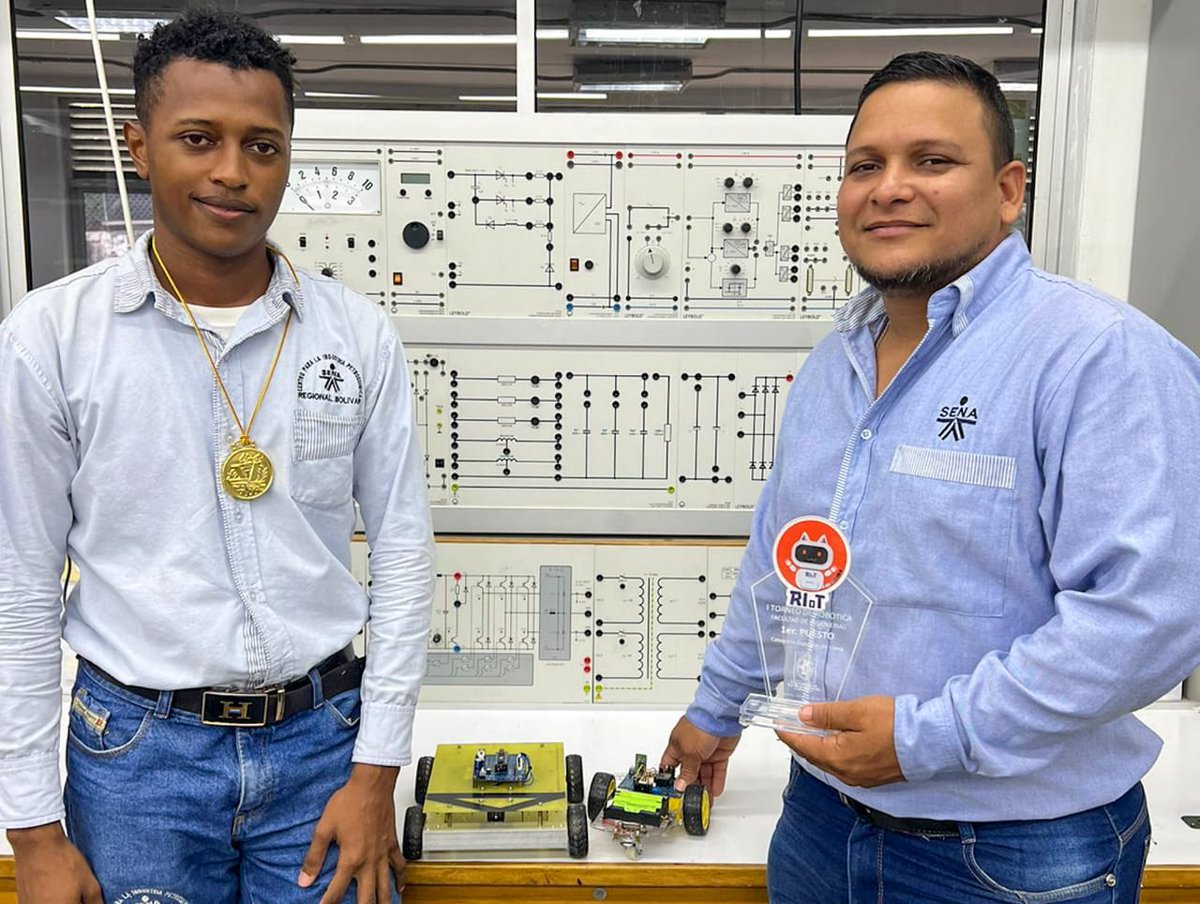 SENAenBolivar's tweet photo. ¡Felicitamos! A los aprendices 👨🏽‍🎓🧑🏻‍🎓David Gutierrez y Miguel Fabra de Mantenimiento Electrónico e Instrumentación Industrial del💚Centro Petroquímico de @SENAenBolivar quienes participaron del 1º Torneo de Robótica de la @usbcartagena📍, obteniendo el 🎖️primer y segundo lugar. https://t.co/SMDHBgdC4K