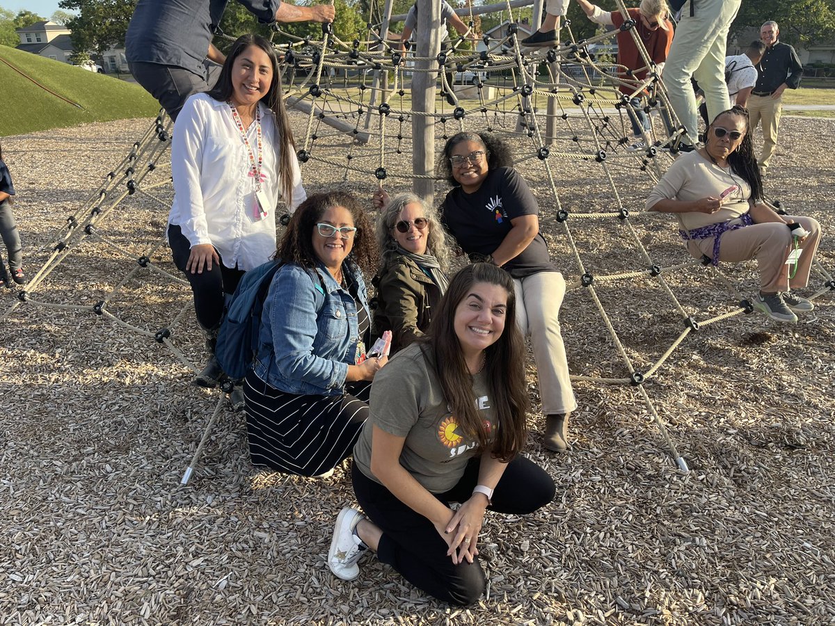 AlfanoY's tweet photo. Honored to welcome our friends from @Texas_Trees and their guests to showcase our beautiful school &amp; community playground! @transformDISD @dallasschools @dallasisdparent @salazareagles #disdproud @teamdallasisd @PersonalizeDISD @Beverly_A_Lusk #buildinglearners #wekeeprising https://t.co/EFhL2pIq9r