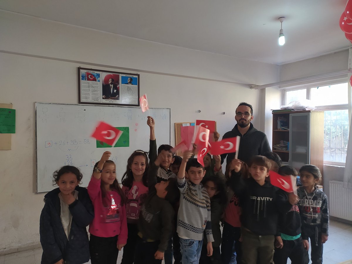 FlaneurHaber's tweet photo. Dağdibi İlkokulu’nda 29 Ekim Cumhuriyet Bayramı coşkuyla kutladı▶https://t.co/rgJyAIuEM5 @uluderemem @mikaildemirta1 @hakk_sak @muhammetsak03 https://t.co/0ckJ6pKCOI