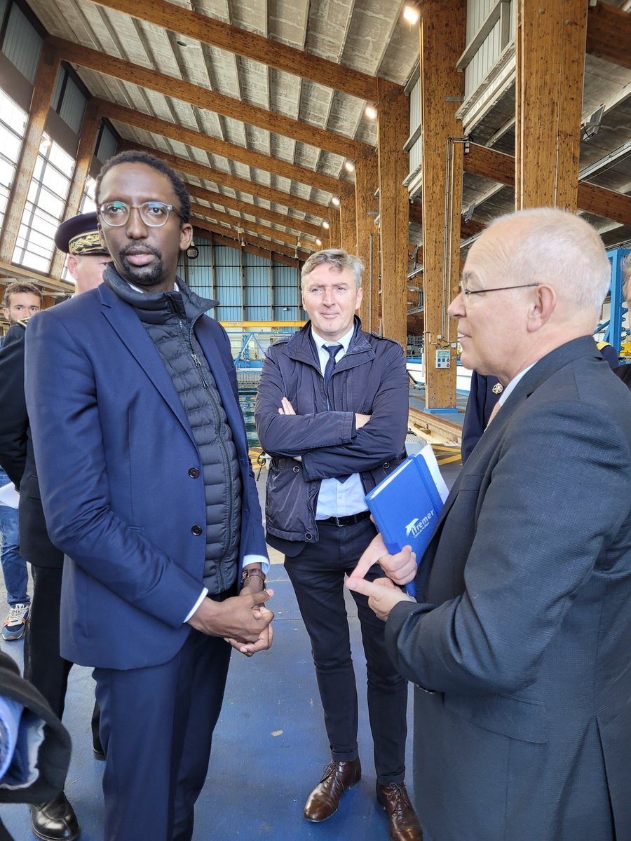 didierlegac's tweet photo. Après-midi #surleterrain avec le secrétaire d’état @HerveBerville @MerGouv à la rencontre des acteurs du #maritime ➡️#Brest visite chantier déconstruction navire #navaleo ➡️#Plouzané convention sur les moyens @Ifremer_fr ➡️ #Plouarzel visite #CrossCorsen ➡️ #mer #marins #encirco https://t.co/VkA1daDlf2