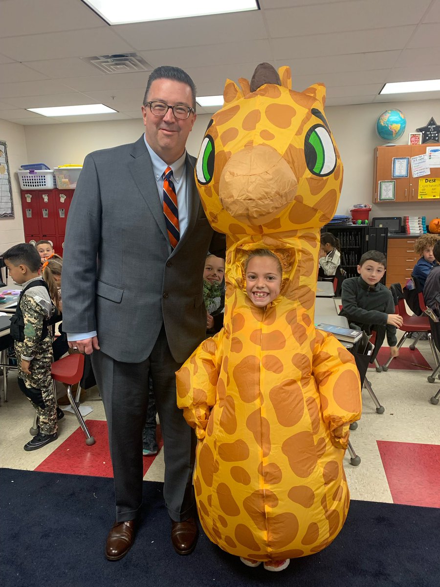 brimfieldelem's tweet photo. Halloween fun at Brimfield Elementary. #WeAreField https://t.co/EIltvNhNTl