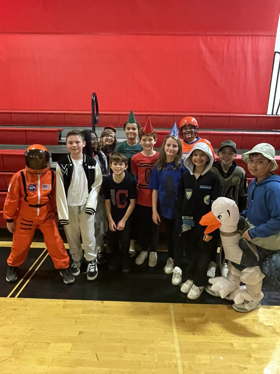 brimfieldelem's tweet photo. Halloween fun at Brimfield Elementary. #WeAreField https://t.co/EIltvNhNTl