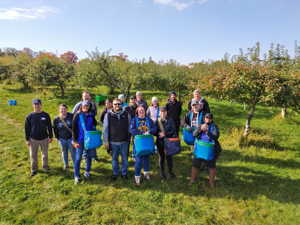 hungertaskforce's tweet photo. Throughout October, the #HungerTaskForceFarm hosted a variety of amazing groups to help us harvest locally-grown fruits and vegetables, allowing Hunger Task Force to provide fresh produce to our network of pantries and local seniors. #thanks #volunteers  #farming #farm #orchard https://t.co/feJaGgpPYF